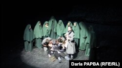 Постановка дает зрителю представление об особенностях абхазского общества XIX века и о положении крестьян