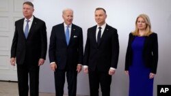 Președintele Klaus Iohannis, președintele SUA Joe Biden, președintele polonez Andrzej Duda și președintele Slovaciei Zuzana Čaputová, la Palatul Prezidențial din Varșovia, la reuniunea B9, format al țărilor din flancul estic al NATO creat ca răspuns la anexarea Crimeei în 2014. 