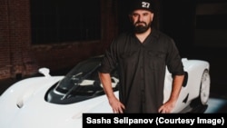 Саша Селипанов пред новата си кола Nilu27.