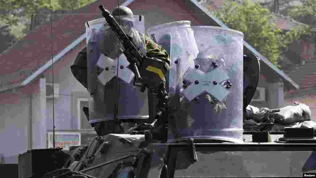 Zvečani, 01. juni 2012. Foto: REUTERS/Bojan Slavković