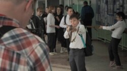 Руски учител снимал про-воена пропаганда во училиште, па направи документарен филм