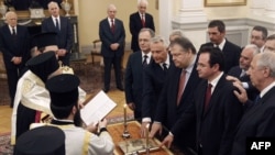 Новата грчка влада положува заклетва во Парламентот.