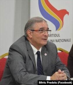 Fostul adjunct al SIE, general în rezervă, Silviu Predoiu, s-a situat pe ultima poziție la alegerile din noiembrie-decembrie 2024. Deși a depus peste 200.000 de semnături ale susținătorilor, a reușit să strângă cu puțin mai mult de 11.000 de voturi.