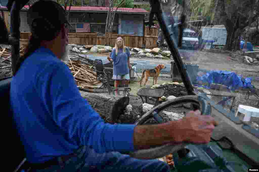 A Helene becslések szerint 60 milliárd dolláros kárt okozott Észak-Karolina nyugati részén, és hét államban 250 áldozatot szedett. Ezzel a 2005-ös Katrina hurrikán óta ez volt a leghalálosabb óriásvihar, amely az Egyesült Államok szárazföldjét elérte.