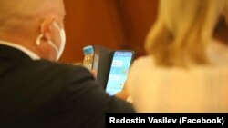 Иван Гешев си разменя съобщения с "Pi ar Sevi Boiko" на заседанието на правната комисия миналия петък