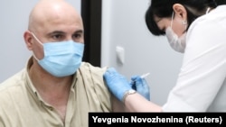 Вакцинирование от COVID-19 (архивное фото) 