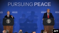 АҚШ президенті Дональд Трамп (оң жақта) және Ресей басшысы Владимир Путин. 15 тамыз 2025 жыл.