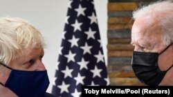 Boris Džonson, britanski premijer, i Džo Bajden, američki predsednik, tokom samita G7 10. juna 2021. u Kornvelu (Velika Britanija).