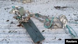 Fragmente ale unei rachete rusești doborâtă de apărarea anti-aeriană ucraineană în regiunea Kiev, 5 decembrie 2022.