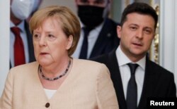 Nemačka kancelarka Angela Merkel i ukrajinski predsednik Volodimir Zelenski posle sastanka u Kijevu ranije ovog meseca.