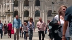 Во Македонија вработувањето не е гаранција и за подобар живот