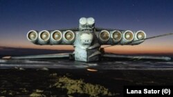 Една от най-необичайните съветски военни разработки - екранопланът е пуснат на вода през 1987 г. Произведен е в един екземпляр