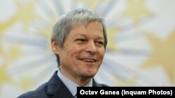 Dacian Cioloș a fost propus premier de președintele Iohanis și în 2015 după incendiul din clubul Colectiv. El a fost susținut atunci de PNL și PSD, cu anumite condiții. 