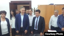 Кандидатите за пратеници од опозицијата ги доставуваат до Собранието своите оставки.