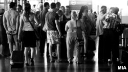 Илустрација: Патници на скопскиот аеродром