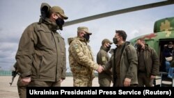 Predsednik Ukrajine Volodomir Zelenski u poseti Donbasu na istoku Ukrajine, 8. april 2021. 