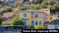 Дача врача Педькова на западном берегу Балаклавской бухты