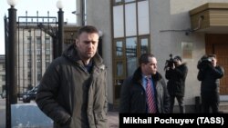 Aleksei Navalnîi și avocatul său Vadim Kobzev, în 2015