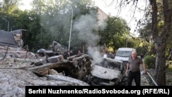 Последствия российских ударов по Киеву в ночь на 4 июля 