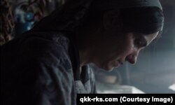 Aktorja Yllka Gashi në një nga skenat e filmit "Zgjoi".