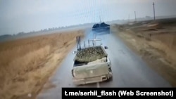 Vedere dintr-o dronă cu fibră optică într-o locație nedezvăluită, pe frontul ucrainean.