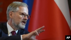 Предисловие к книге написал премьер-министр Чехии Петр Фиала 