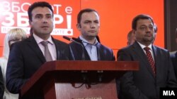 Zoran Zaev duke prezantuar arritjet e Qeverisë së tij gjatë 100 ditshit të parë