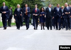 U Crnoj Gori, Bi na Kosovu za sada ne dele entuzijazam Beograda, Skoplja i Tirane oko ove incijative (na forografiji zvaničnici BiH, Crne Gore, Kosova Srbije, Makedonije, te Hrvatske na susretu Brdo-Brioni procesa, Kranj, Slovenija, 2021.