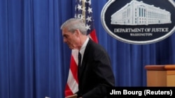 Robert Mueller napušta press salu Ministarstva pravde nakon obraćanja javnosti 29. maja 2019.