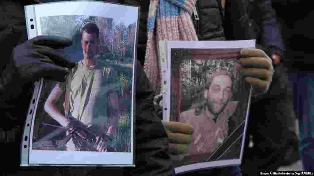 Фото загиблих українських солдатів. Ліворуч зображення Артур Чолокян, уродженець Кавказу. Праворуч загиблий боєць на прізвище Тищенко