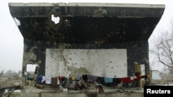 Саҳнаи театр дар Кохи фарҳанги Русия ба паноҳгоҳи мардуми бехона табдил ёфтааст