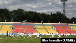 Тренировка сборной на стадионе.