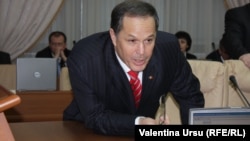 Михаил Формузал на заседании правительства, 2014 год. 