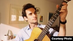 Џулијан Лаж