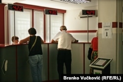 U Srbiji prema zvaničnim podacima trenutno ima oko 560.000 nezaposlenih (Na fotografiji Nacionalna služba za zapošljavanje u Kragujevcu)