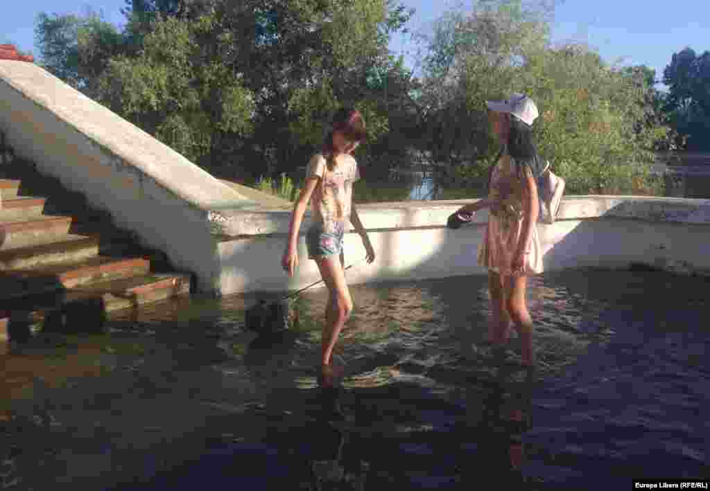 Nistrul s-a revărsat și a acoperit plaja orășenească a orașului Tiraspol, în regiunea transnistreană.