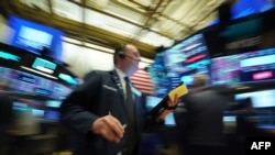 Берзите ширум светот остро паднаа рано на 24 февруари