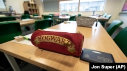 În școlile britanice s-a investit în aparatură pentru ventilația aerului. Experții spun că acest lucur poate reduce răspândirea bolii cu până la 70%.