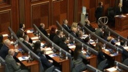 Novi poslanici Demokratske partije Kosova u plenarnoj sali, 15. aprila 2025.