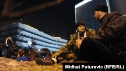 Sarajevo: Demobilisani borci prenoćili ispred Parlamenta BiH 