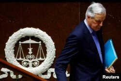 Guvernul condus de Michel Barnier a căzut prin moțiunea de cenzură de pe 4 decembrie. Ziua următoare, Barnier și restul miniștrilor și-au prezentat demisia.