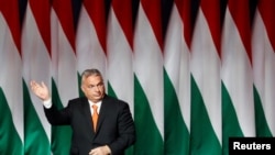 În Ungaria, Prim Ministrul Viktor Orbán este acuzat de subminarea libertății presei și a instituțiilor democratice.