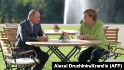 ანგელა მერკელი და ვლადიმირ პუტინი. 18 აგვისტო, 2018 წ.