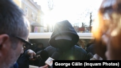 Bogdan Peșchir este adus la sediul Parchetului General.