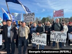 Muncitori ai Căilor Ferate din Moldova, CFM, protestează în fața Guvernului, 14 martie 2025.