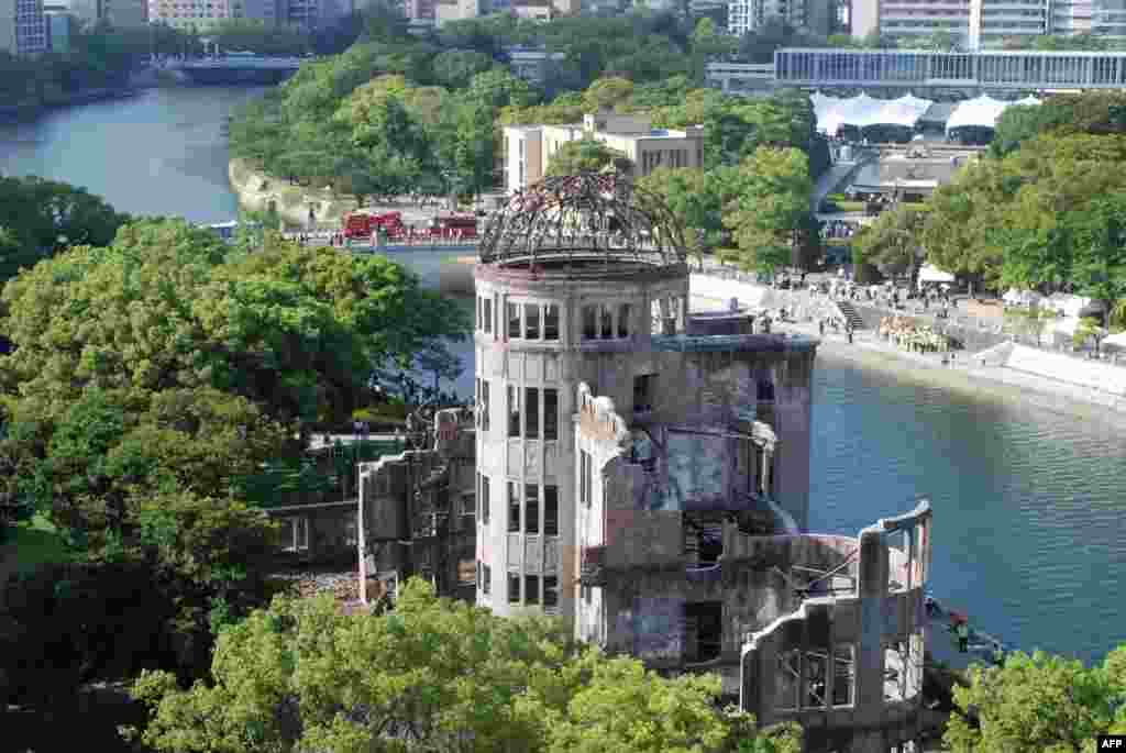 Cupola Bombei Atomice din orașul Hiroshima pe 6 august 2025, la 80 de ani de la primul atac atomic din lume. Clădirea proiectată de arhitectul ceh Jan Letzel a fost una din puținele care au rămas în picioare după atac.
