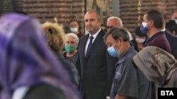 Румен Радев по време на празничната литургия в базиликата „Света София“ в памет на Светите мъченици София, Вяра, Надежда и Любов