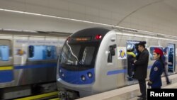 В день открытия алматинского метро. 1 декабря 2011 года.