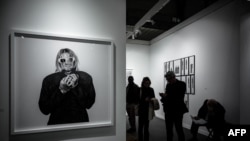 Снимка на покойния американски певец Кърт Кобейн от Антон Корбейн на 20-ото издание на Международния панаир на художествената фотография в Гран Пале в Париж, Франция, 9 ноември 2016 г.