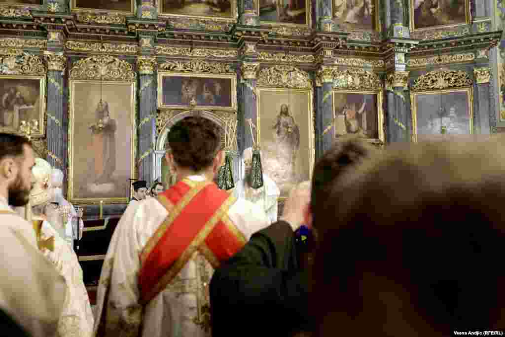 Sa ustoličenja u Sabornoj crkvi u Beogradu. Porfirije stupa na dužnost patrijarha dva i po meseca nakon što je od posledica infekcije korona virusom preminuo 45. patrijarh SPC Irinej.&nbsp;